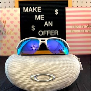 Oakley Womens RPM Edge Sunglasses. Violet Iridium Color